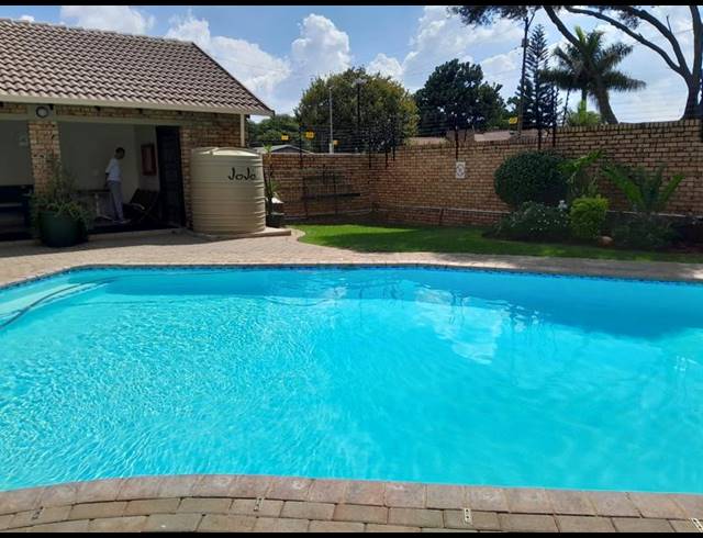 3 BEDROOM TOWNHOUSE FOR SALE IN ANNLIN